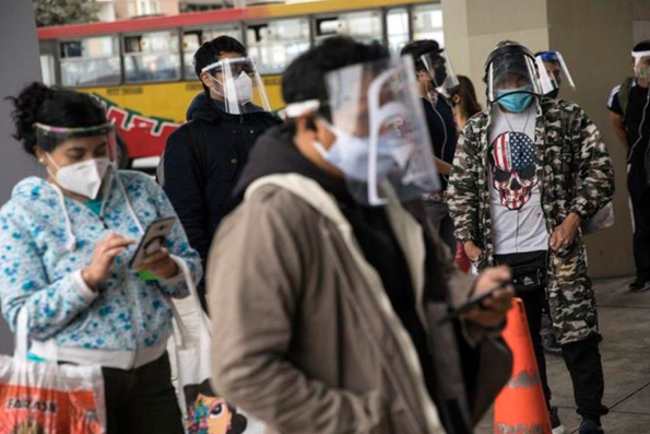Perú elegirá su destino entre los extremos de izquierda y derecha