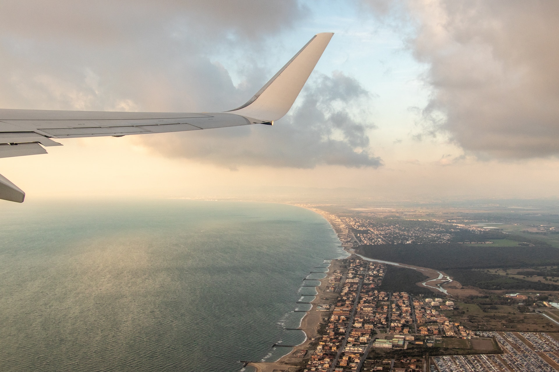 Avion en vuelo - Angela Compagnone para Unsplash