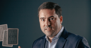 Alessandro Valente - Revista Casino Perú