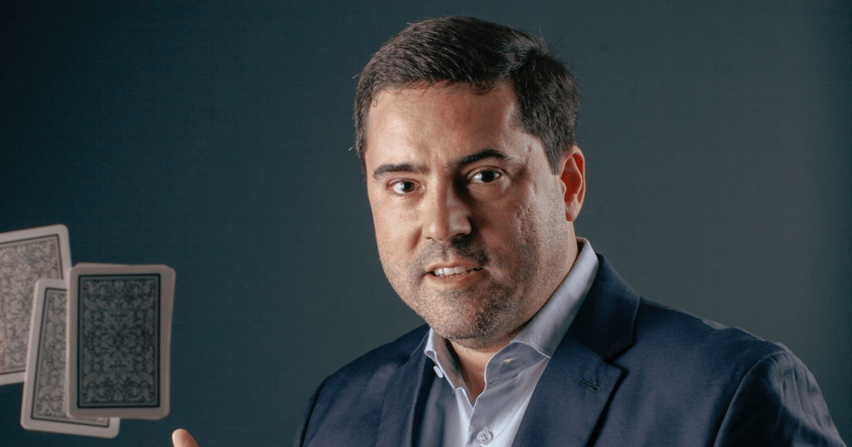 Alessandro Valente - Revista Casino Perú