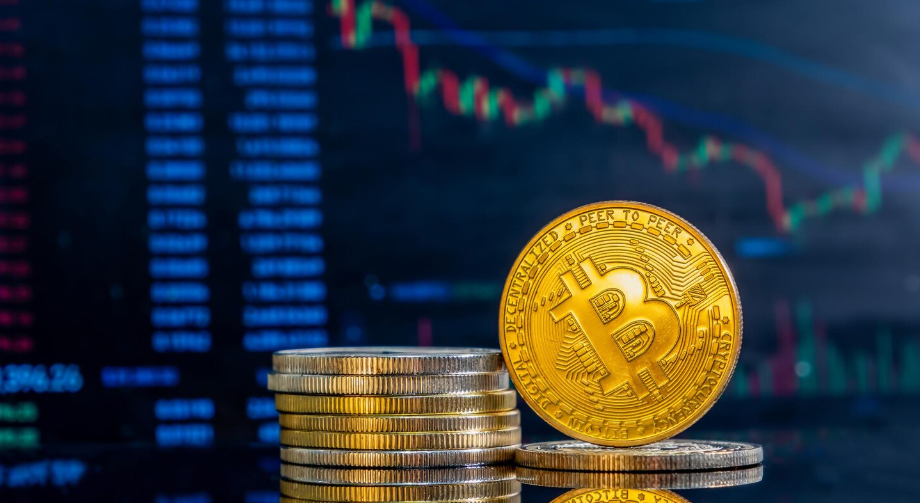 Donald Trump firma orden ejecutiva para proteger a criptomonedas y frenar "debanking"