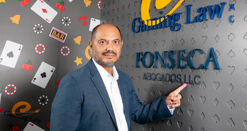 Carlos Fonseca - Revista Casino Perú