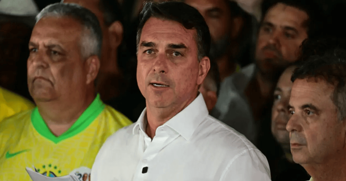 Flávio Bolsonaro arrives in Miami as Brazilian probes over betting-linked financial crimes continue